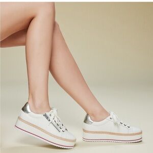 Donald Pliner Dew Nappa Leather Sneakers in White Women’s Size 10